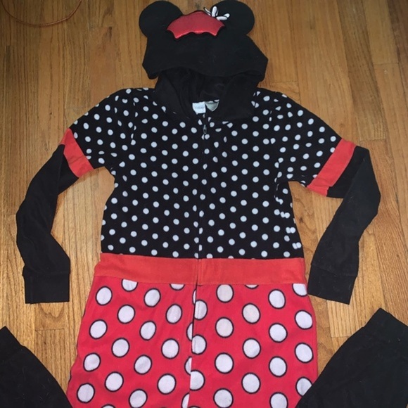 Minnie Mouse pj jumpsuit/perfect costume for Halloween! - Picture 3 of 7